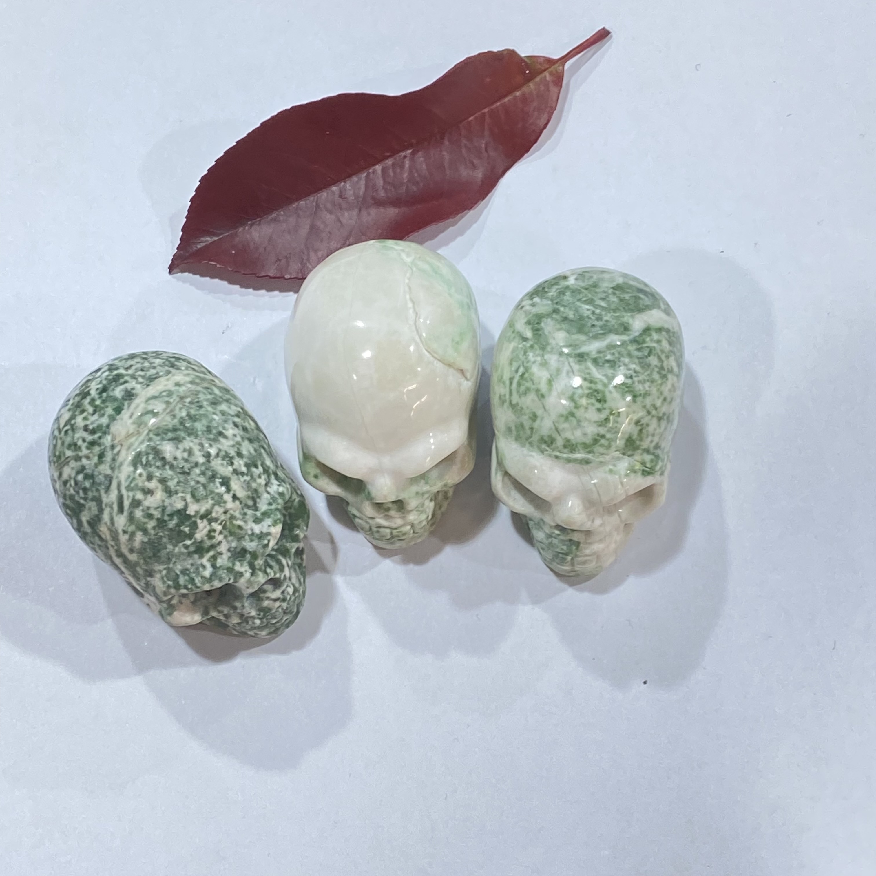 High quality crystal craft gifts natural miscellaneous stone skull healing crystal carving skulls wholesale