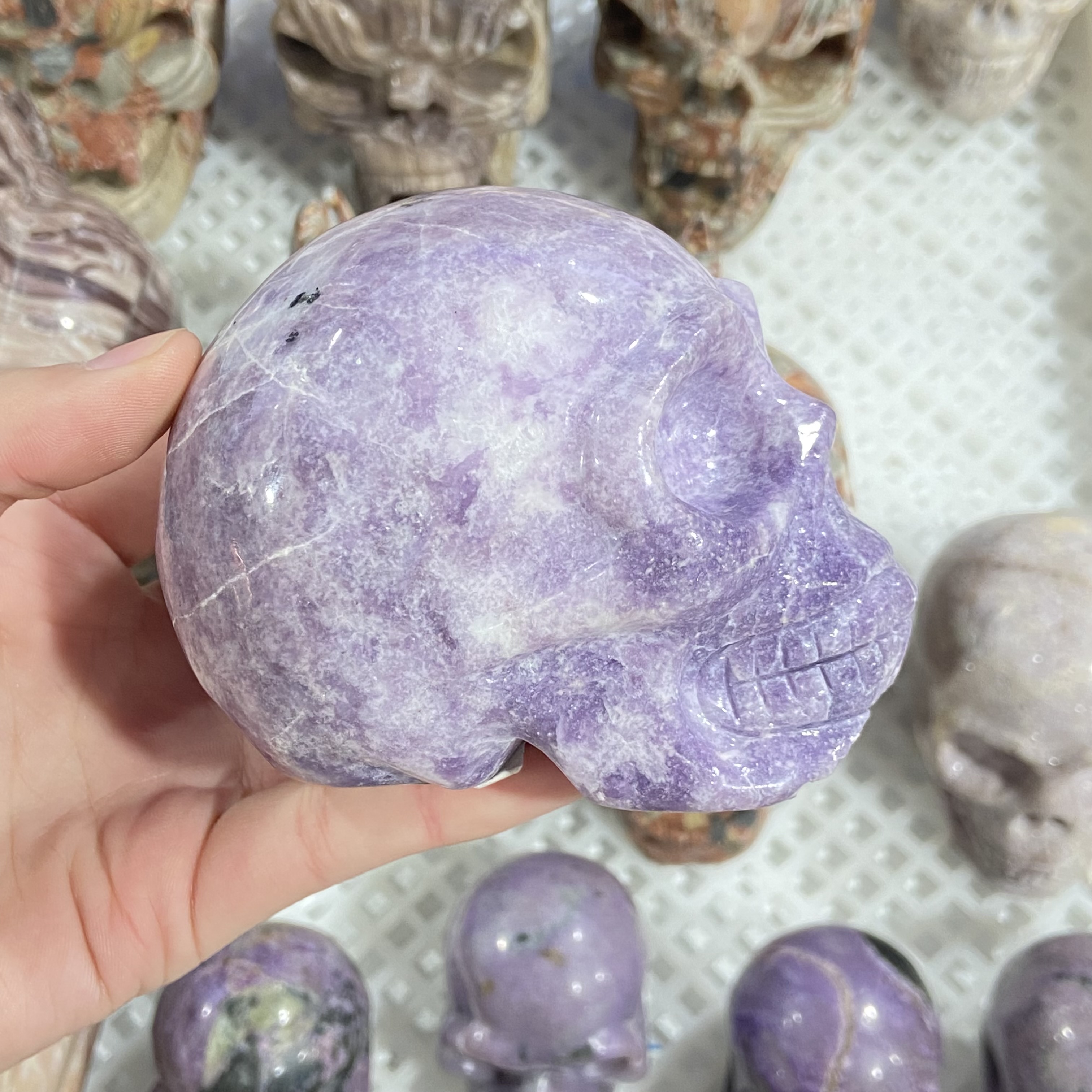 Natural crystals healing charoite stone crystal carving polished charoite skulls for home decoration