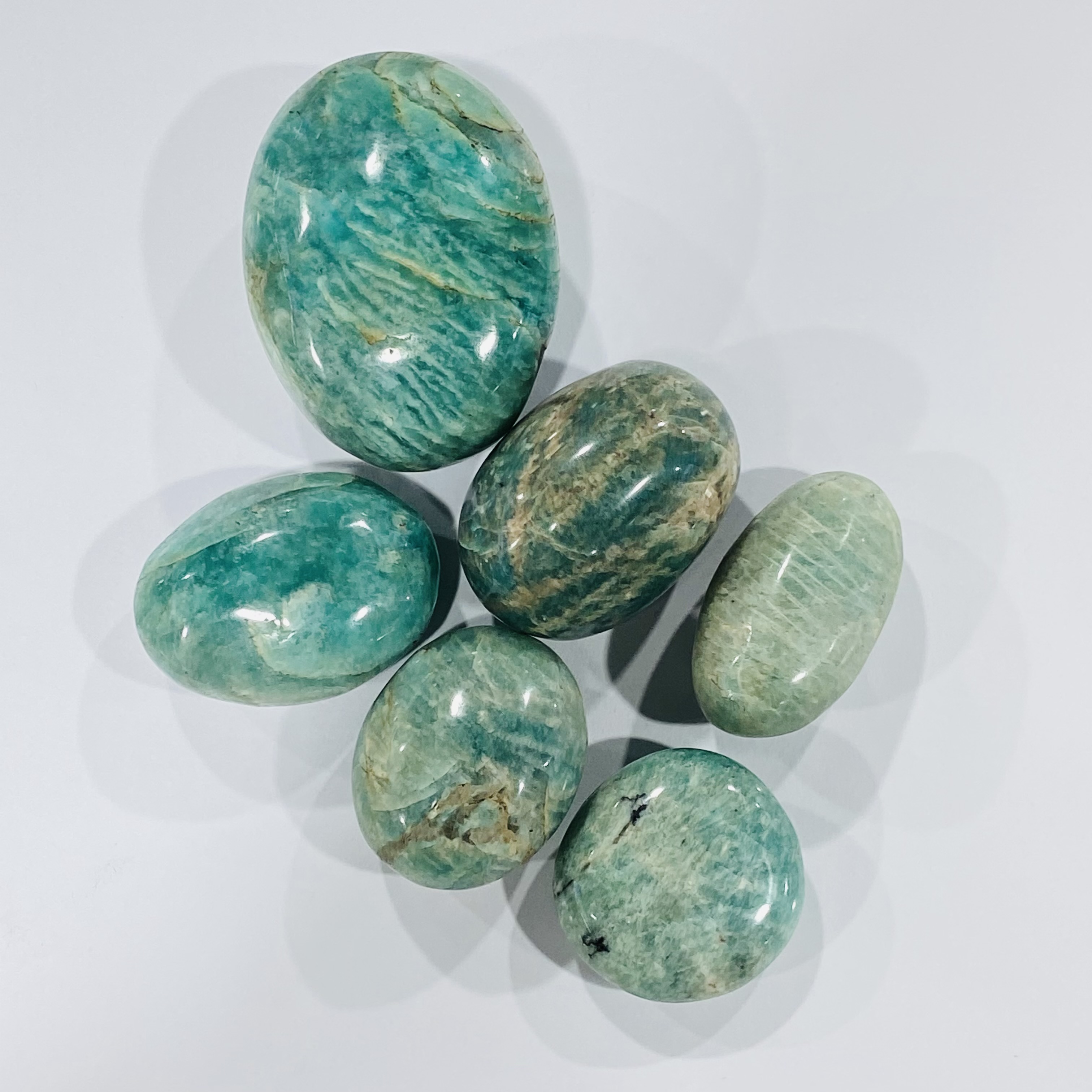 Wholesale crystal palm crafts natural polished healing amazonite quartz crystal palm stone for fengshui