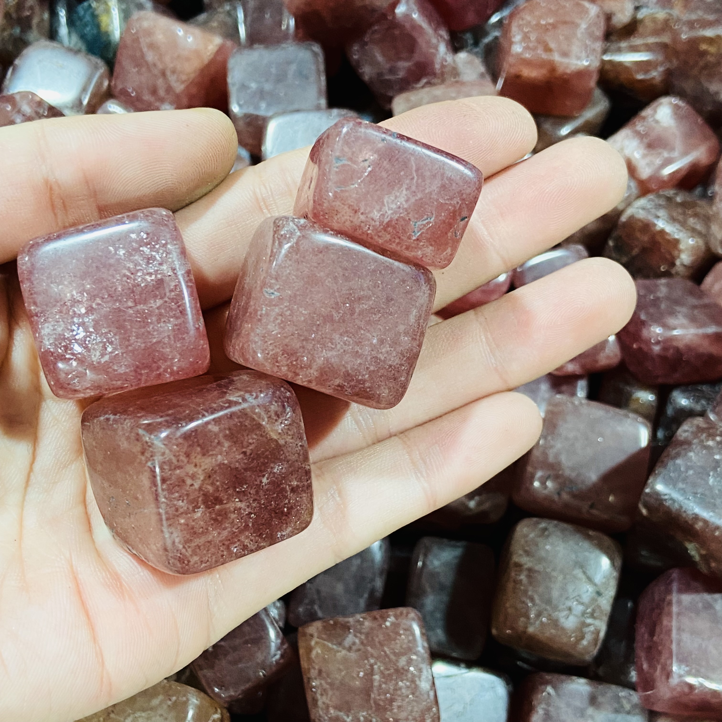 Crystal tumble stones polished folk crafts natural healing strawberry crystal cube tumbled crystal stones