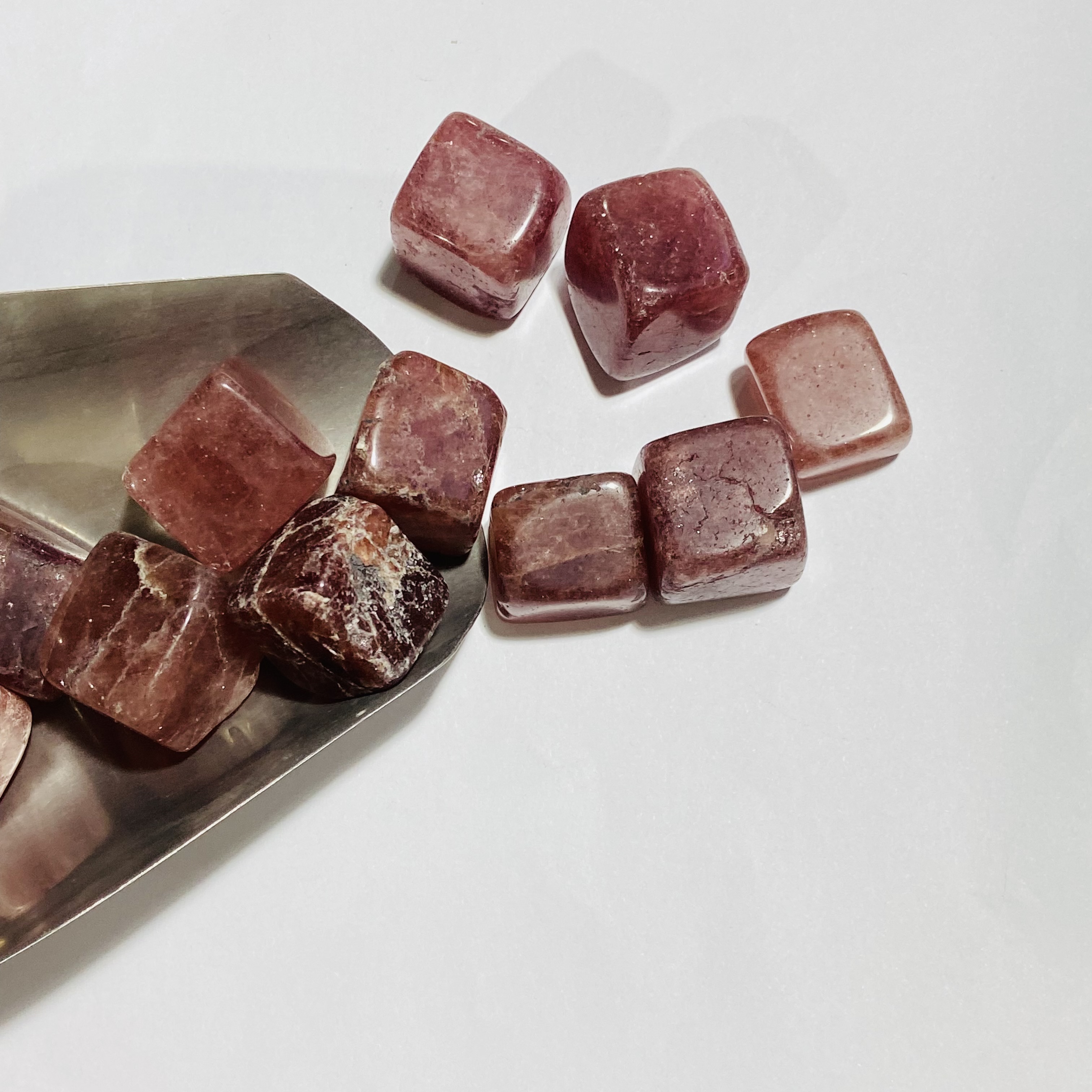 Crystal tumble stones polished folk crafts natural healing strawberry crystal cube tumbled crystal stones