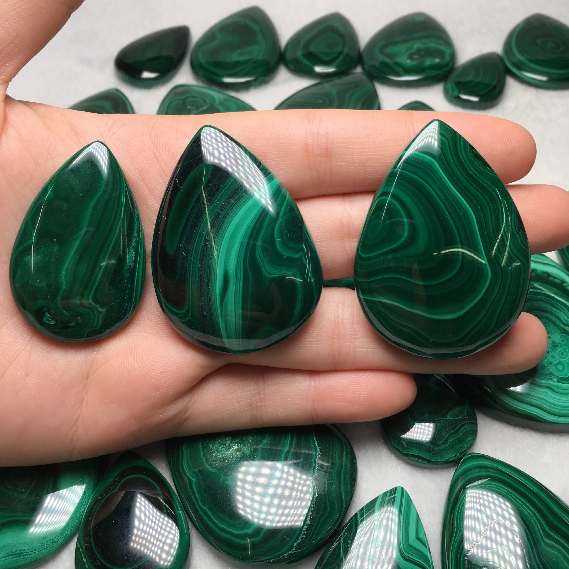 Best selling crystal jewelry pendant gemstone wholesale natural polished malachite pendant decoration for healing