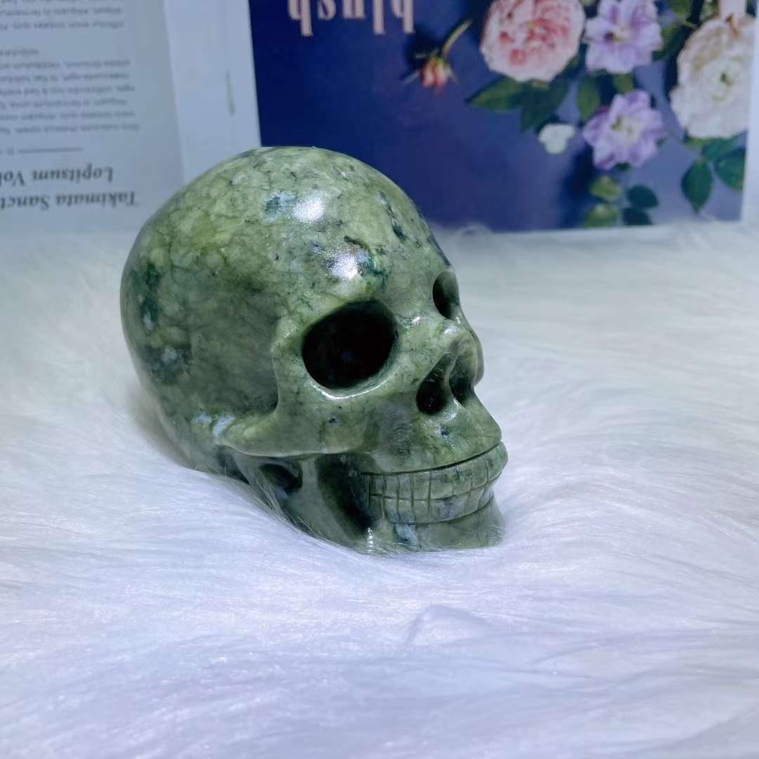 Wholesale high quality natural crystal skull folk crafts healing polished serpentine crystal carving skull for fengshui