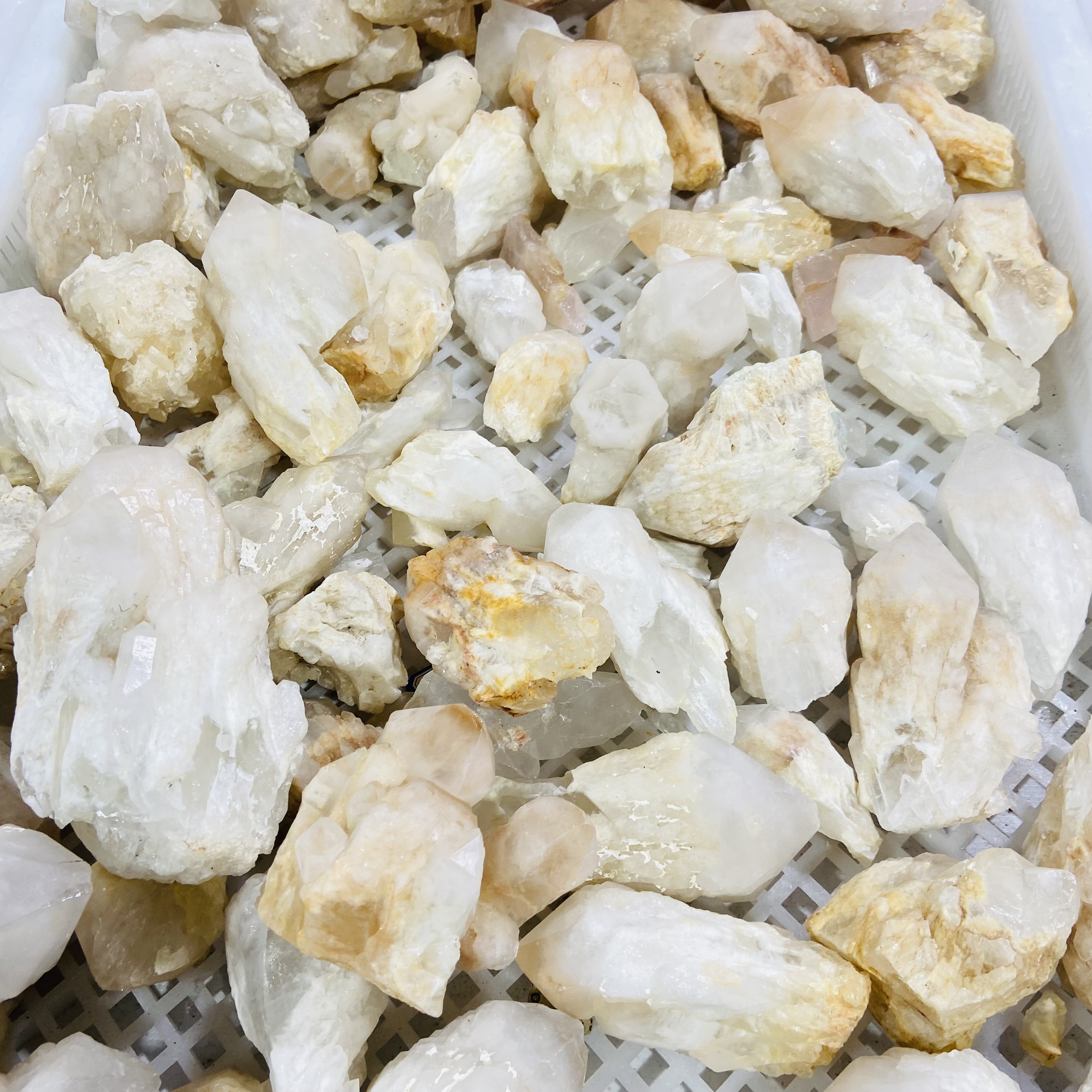 Wholesale variety reiki healing gem crystal crafts natural quartz raw crystal cluster wholesale for decoration