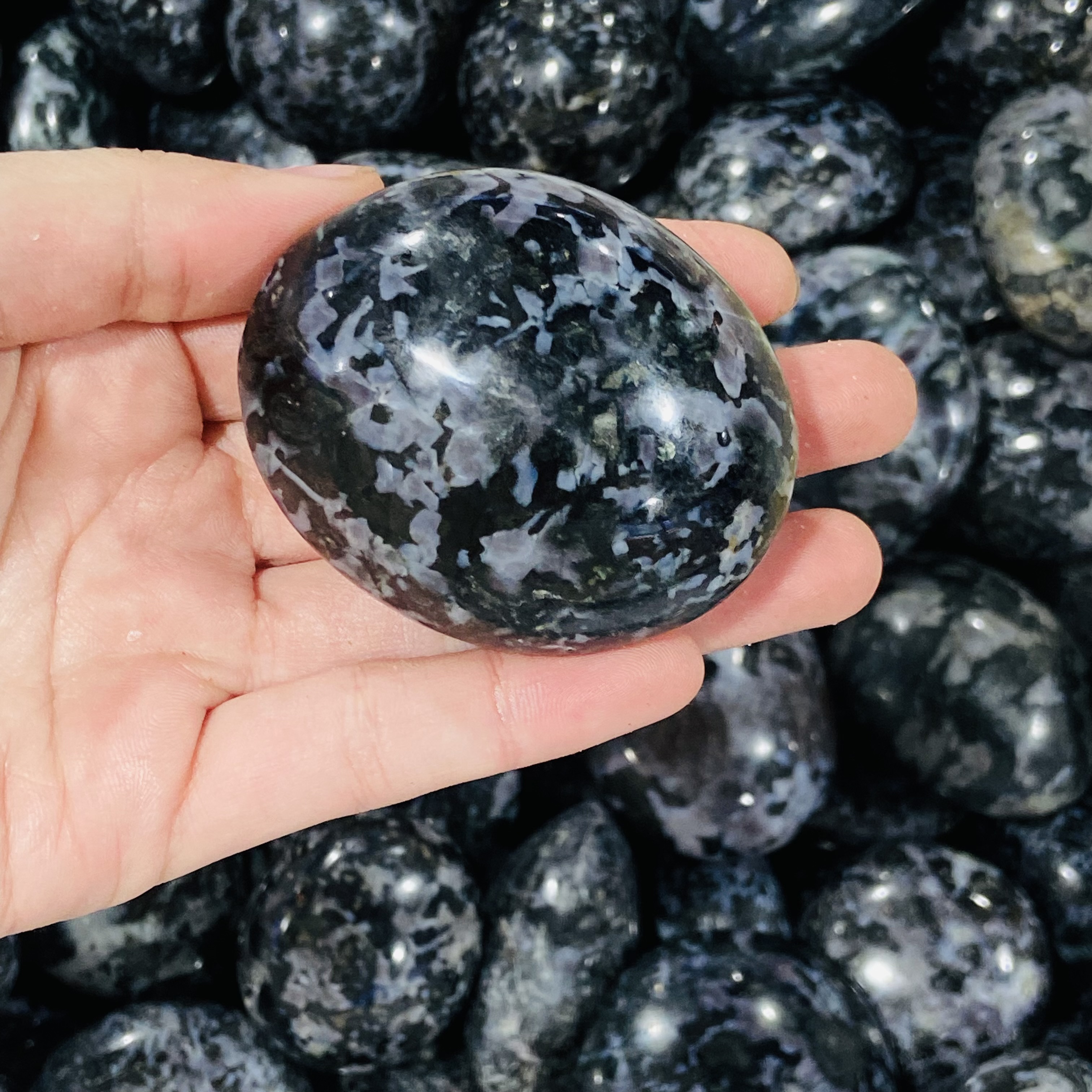 Wholesale High Quality natural crystals healing stones Grey feldspar palm healing stone for decoration and gifts