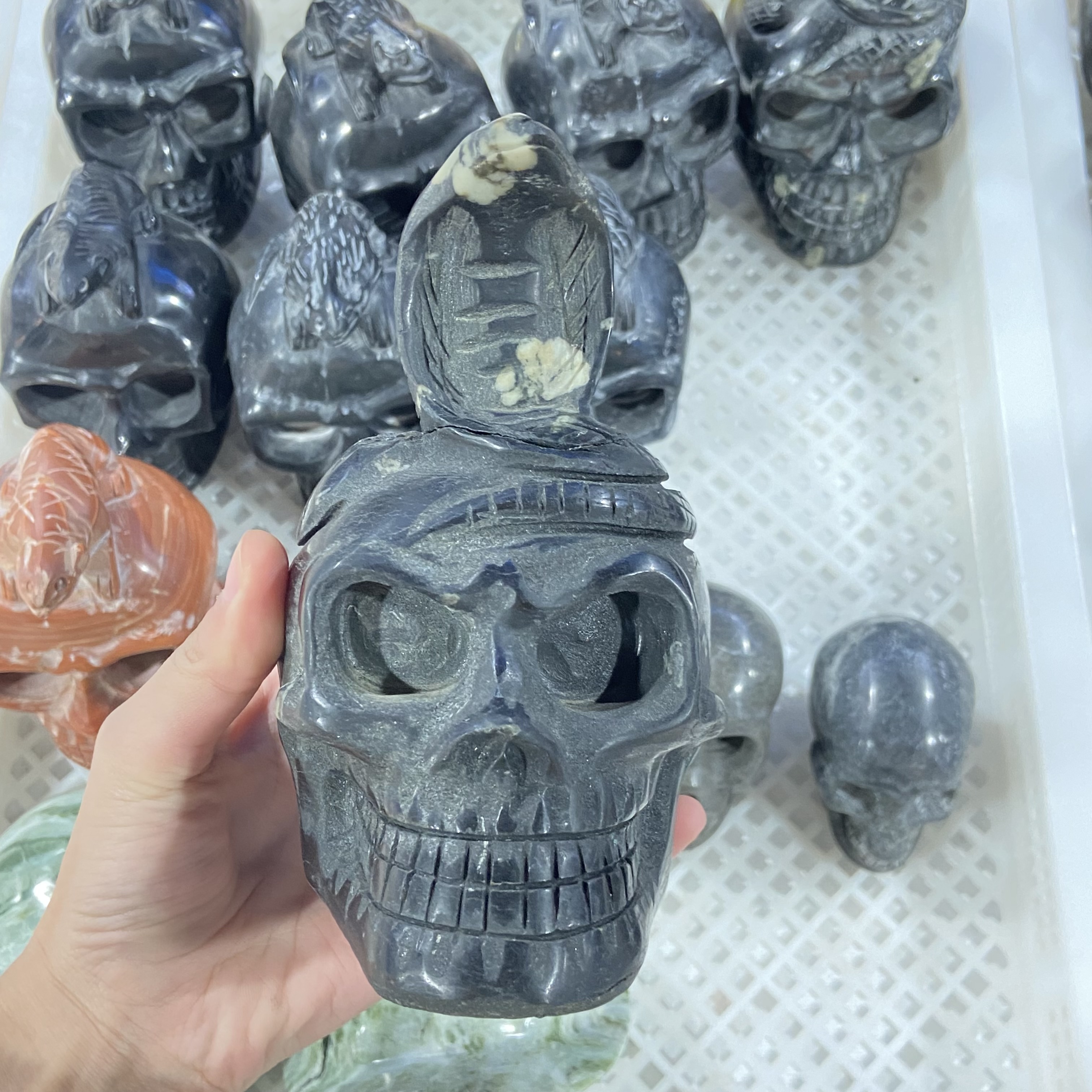 Funny Crystal Carving Crafts Hand Carved Natural Crystal Snake Shaped Jade Skulls For Decoration