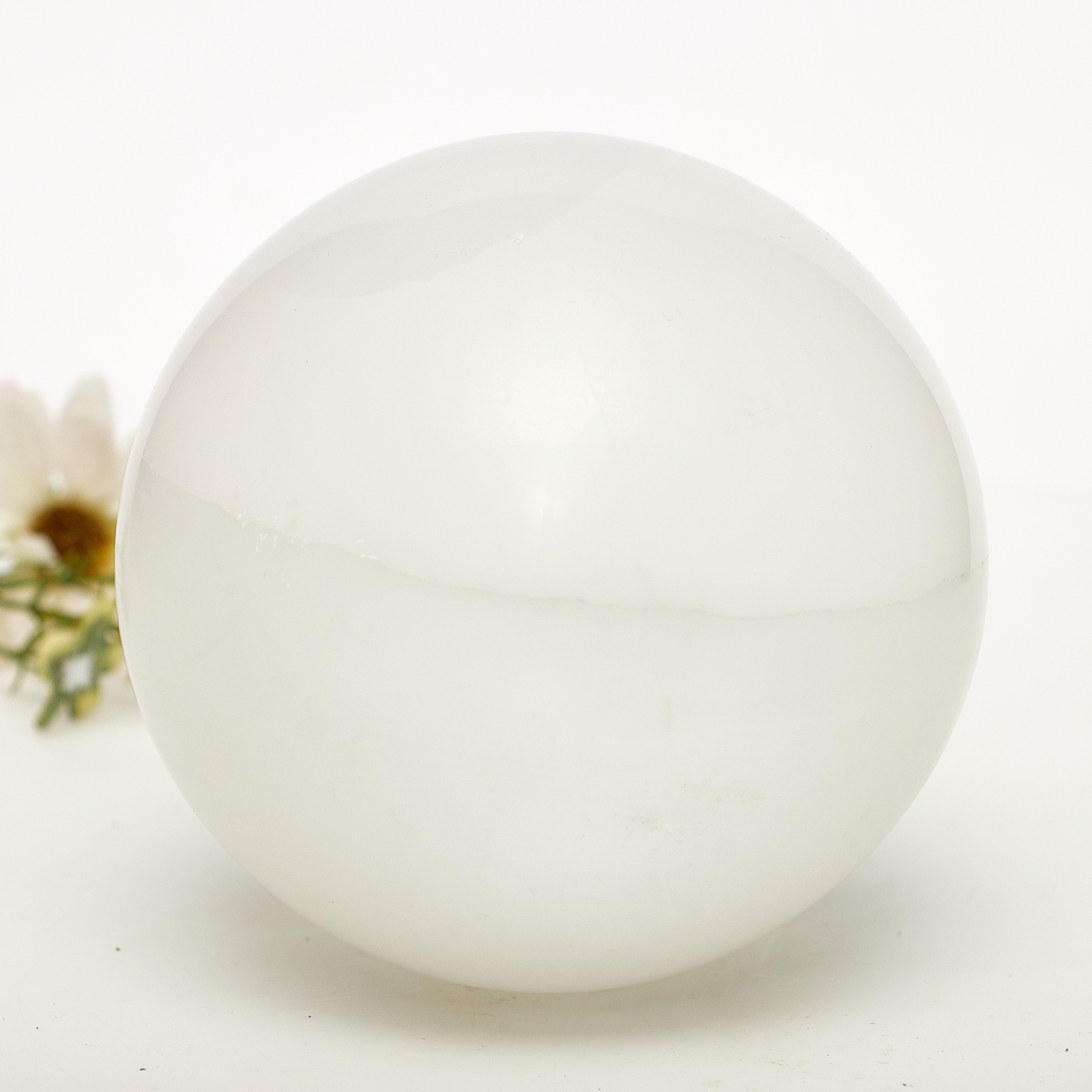 wholesale Natural crystals healing stones sphere selenite ball fengshui and healing crystal stone for decoration and gifts