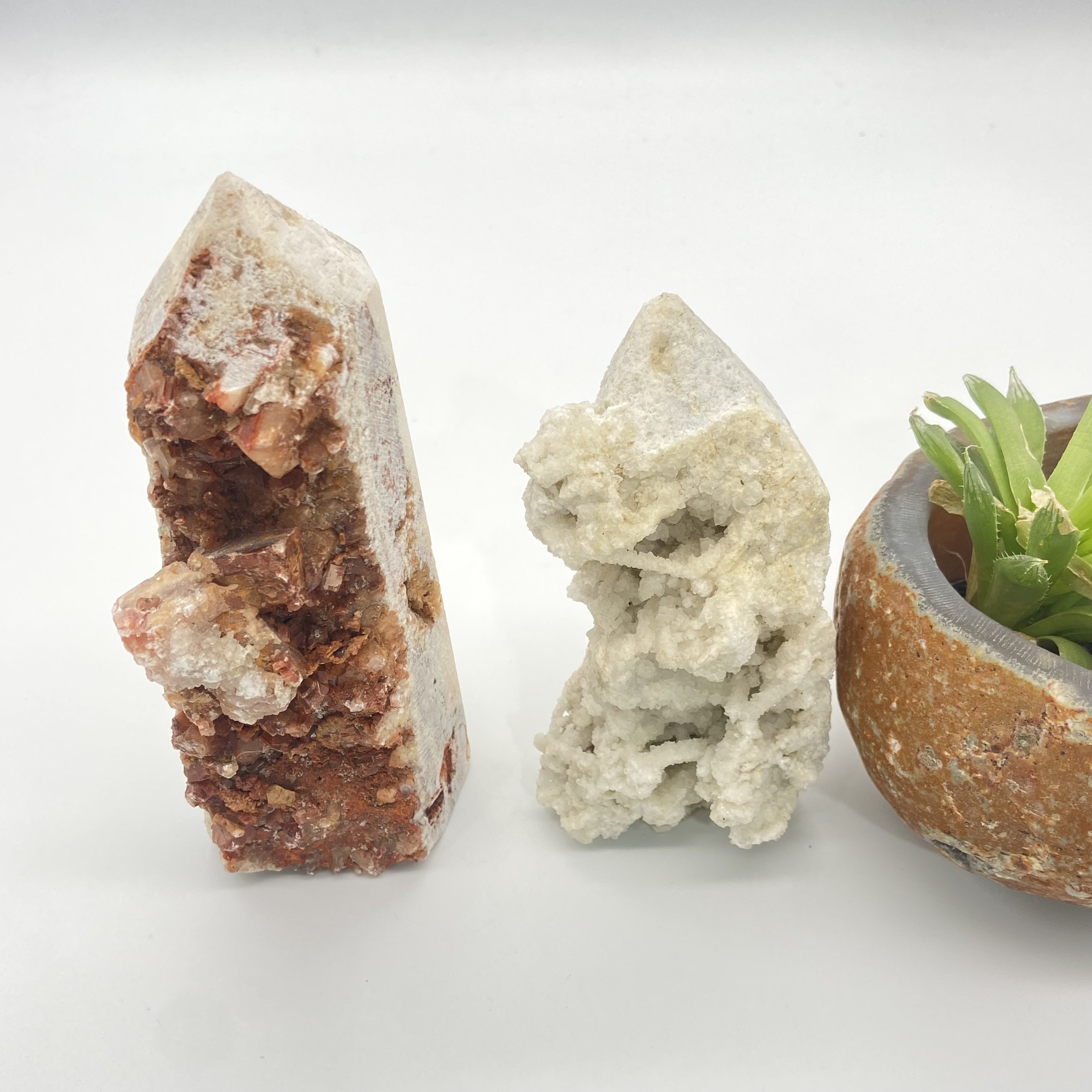 Wholesale high quality crystals healing stones tower crystal wand point Wholesale Natural Calcite Tower For Decoration