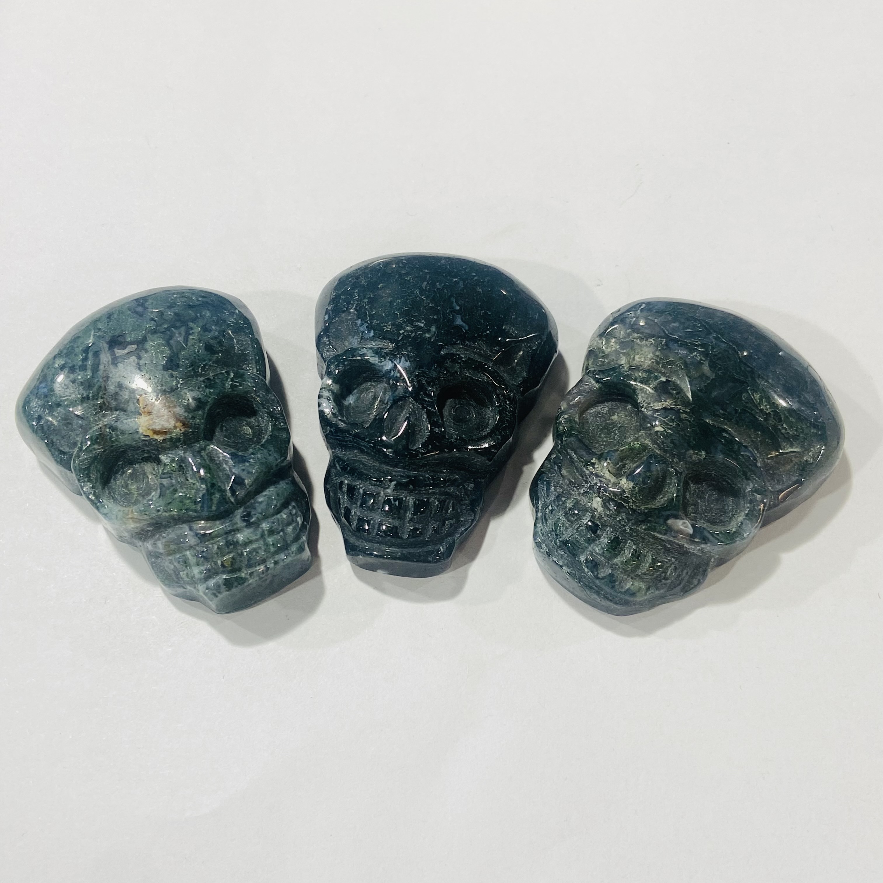 wholesale natural Quartz Crystal moss agate stone crystals skulls healing stone for decoration and gifts