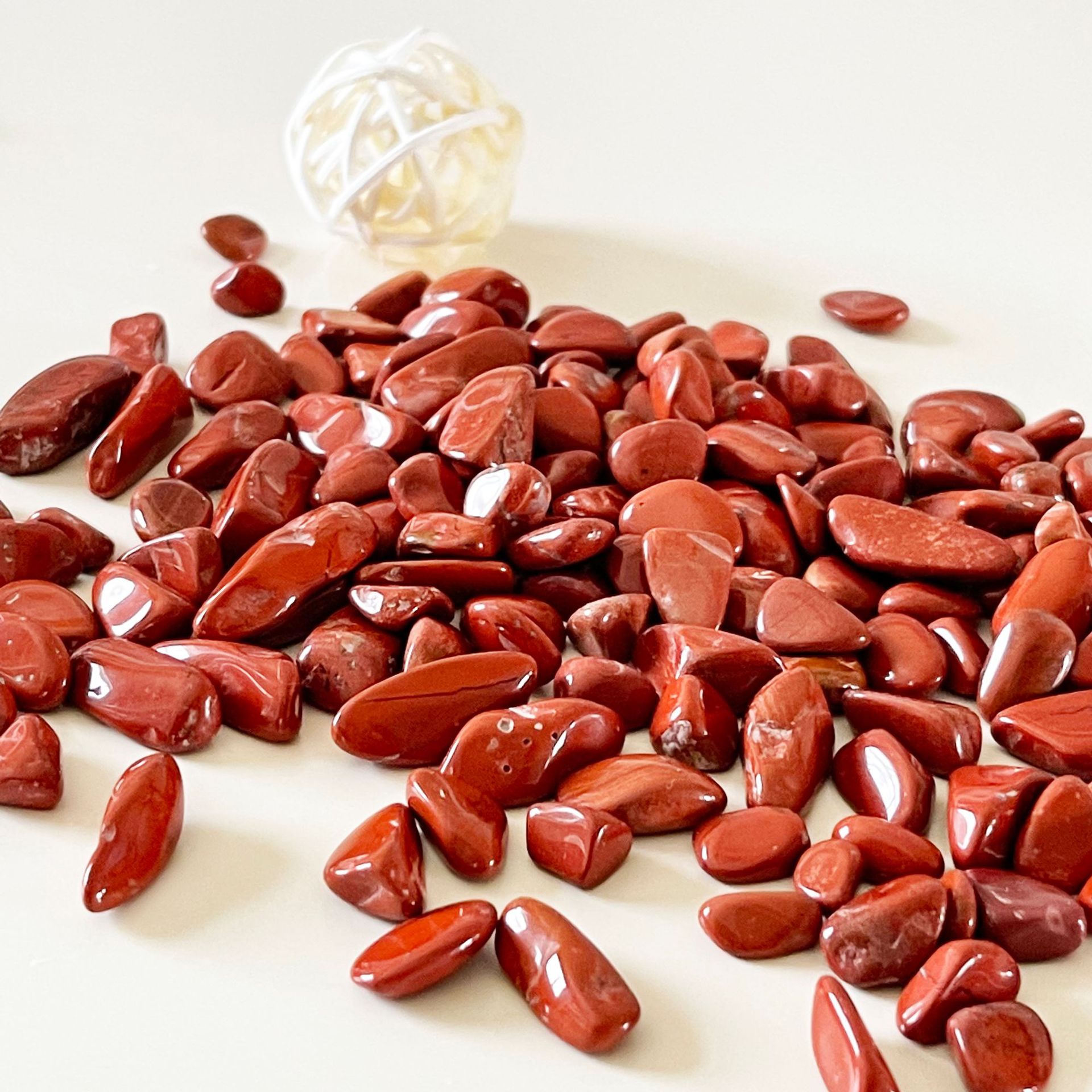 Hot sale crystals wholesale bulk tumbled stone Natural Healing Red jasper Crystal Tumbled Stones Gravel