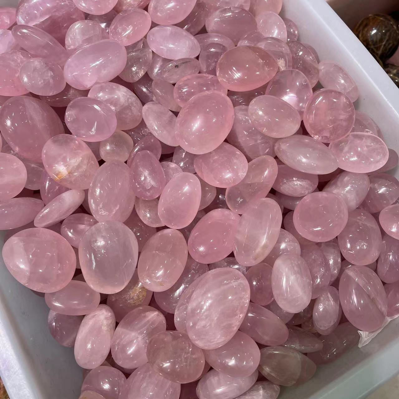 Wholesale natural crystal healing stone clear rose crystal palm stone healing stone for decoration and gifts