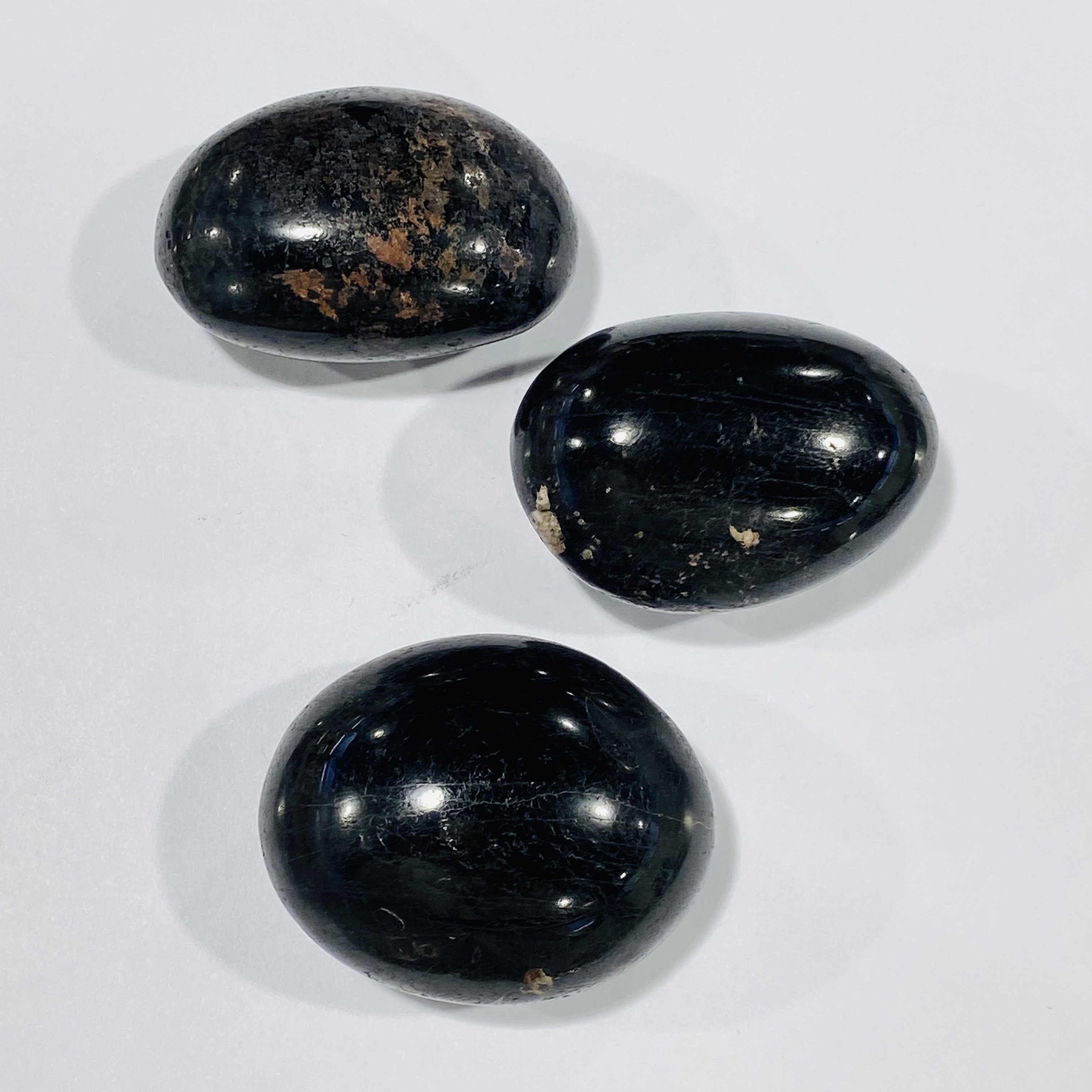 Wholesale high quality natural gemstone healing polishing black tourmaline crystal palm stone for Feng Shui