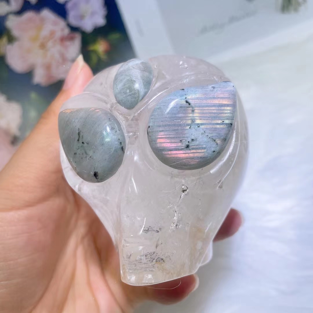 High quality natural hand carved skulls wholesale healing polished three-eyed alien crystal carving skull for fengshui