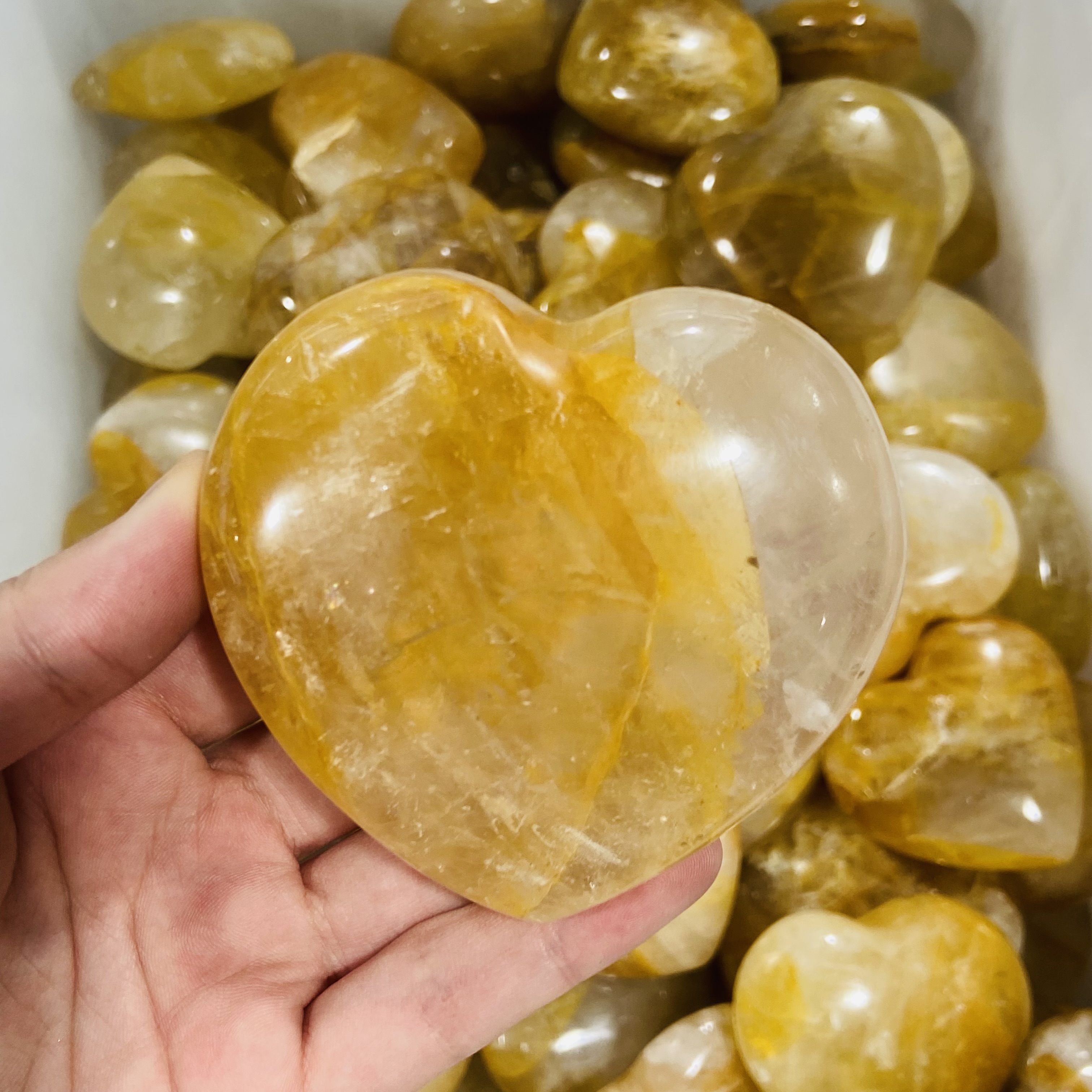 Best Quality Natural crystals healing stones yellow burnt flower stone Crystal hearts healing crystal for decoration and gifts