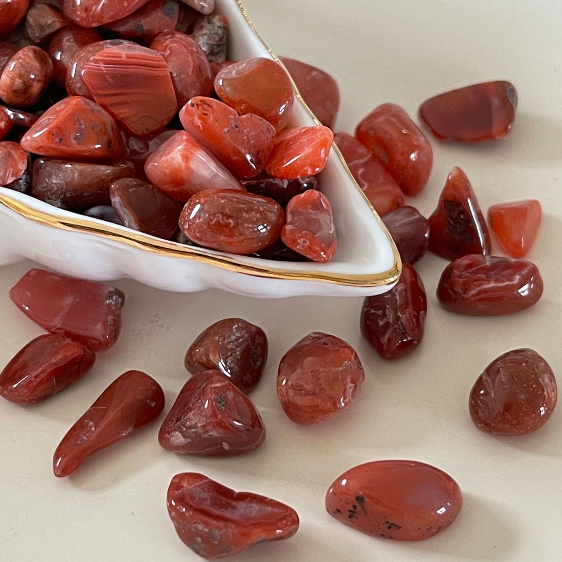 Best Selling natural quartz raw stones South red polishing raw stone crystals healing tumble stone for fengshui