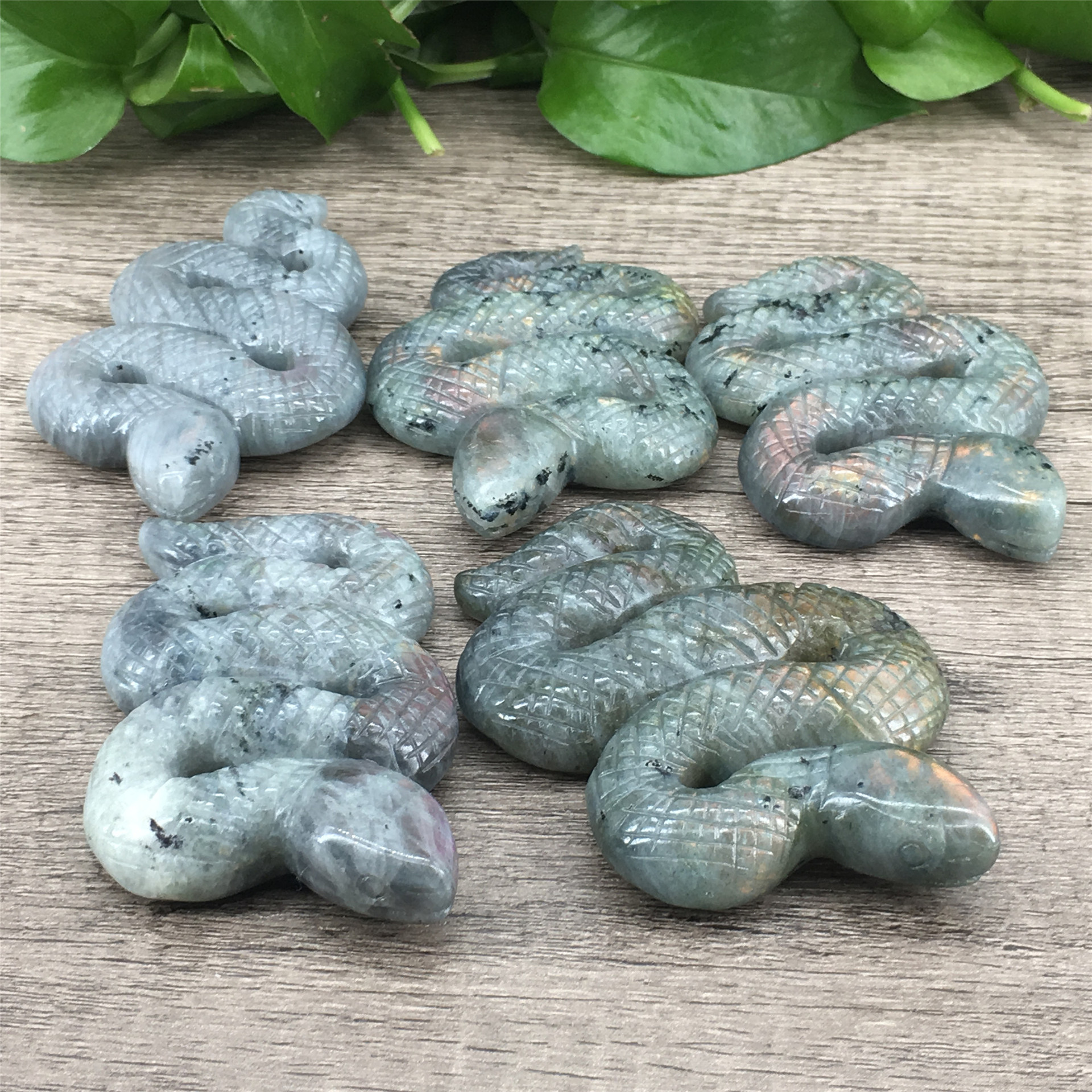 Natural hand crystal carving animal folk crafts healing energy good price 7 cm Labradorite snake decorative gift SAMEI JEWELRY