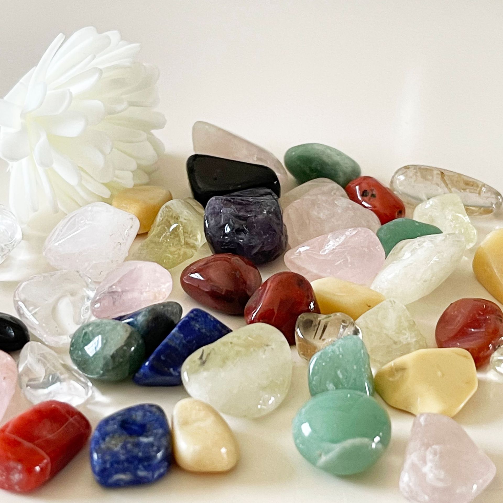 Wholesale natural energy healing crystal gravel colorful irregularity bulk crystal tumble stones