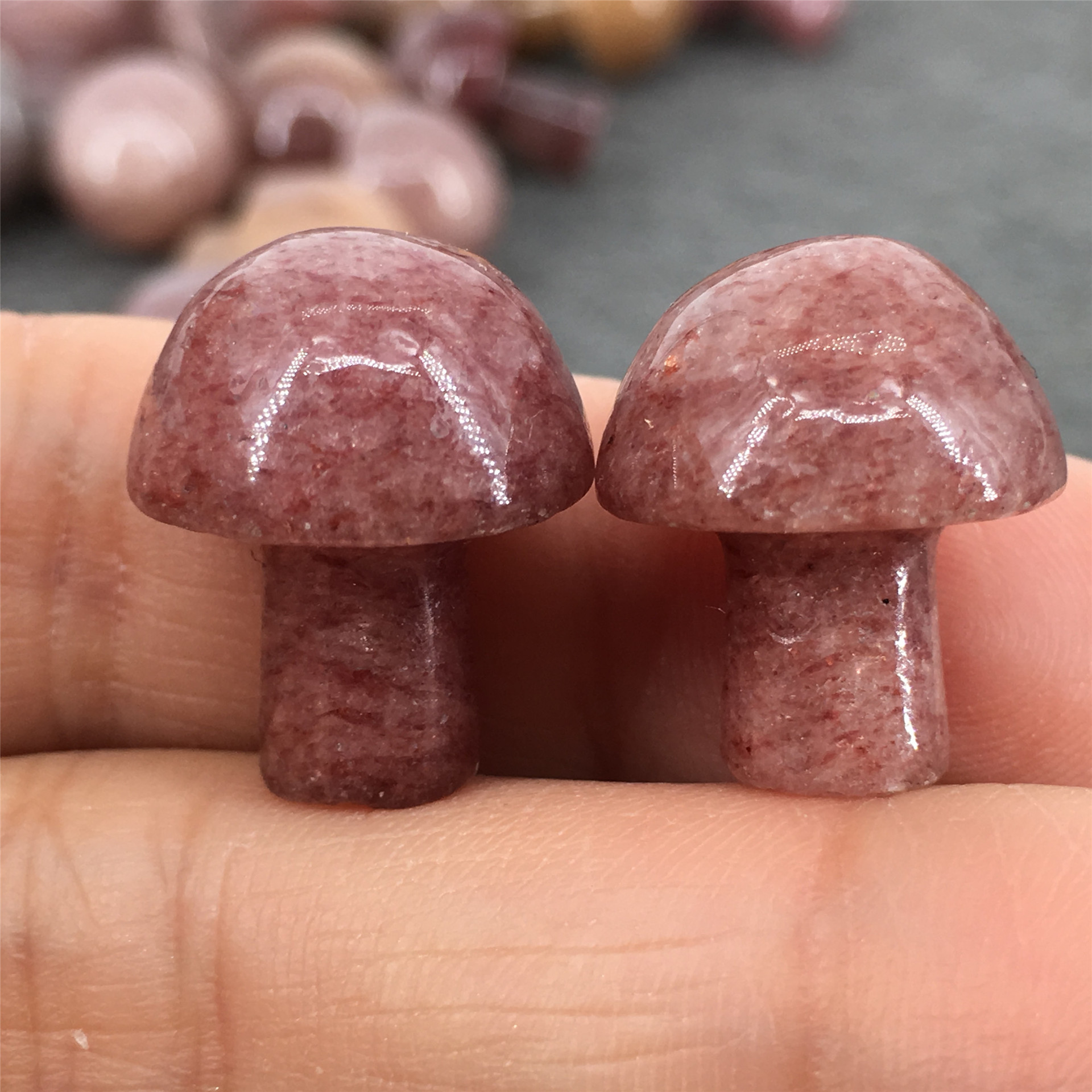 Hot sale crystal healing stone carving natural gemstone mini strawberry crystal mushroom carving craft