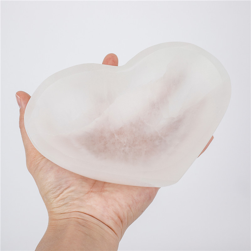 Polished White Heart shaped decorative bowl hand carved natural quartz crystal gypsum crescent bowl for folk crafts