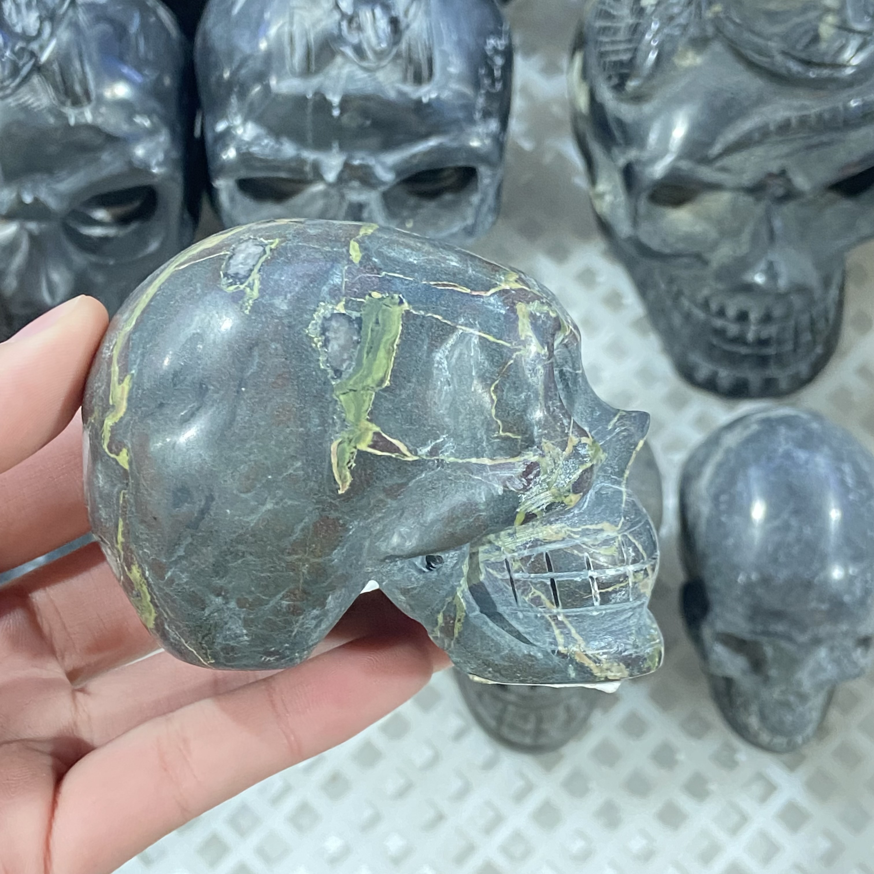 Home Decoration Crystal Crafts Wholesale Bulk Hand Carved Natural Healing Big Size Crystal Jade Skulls