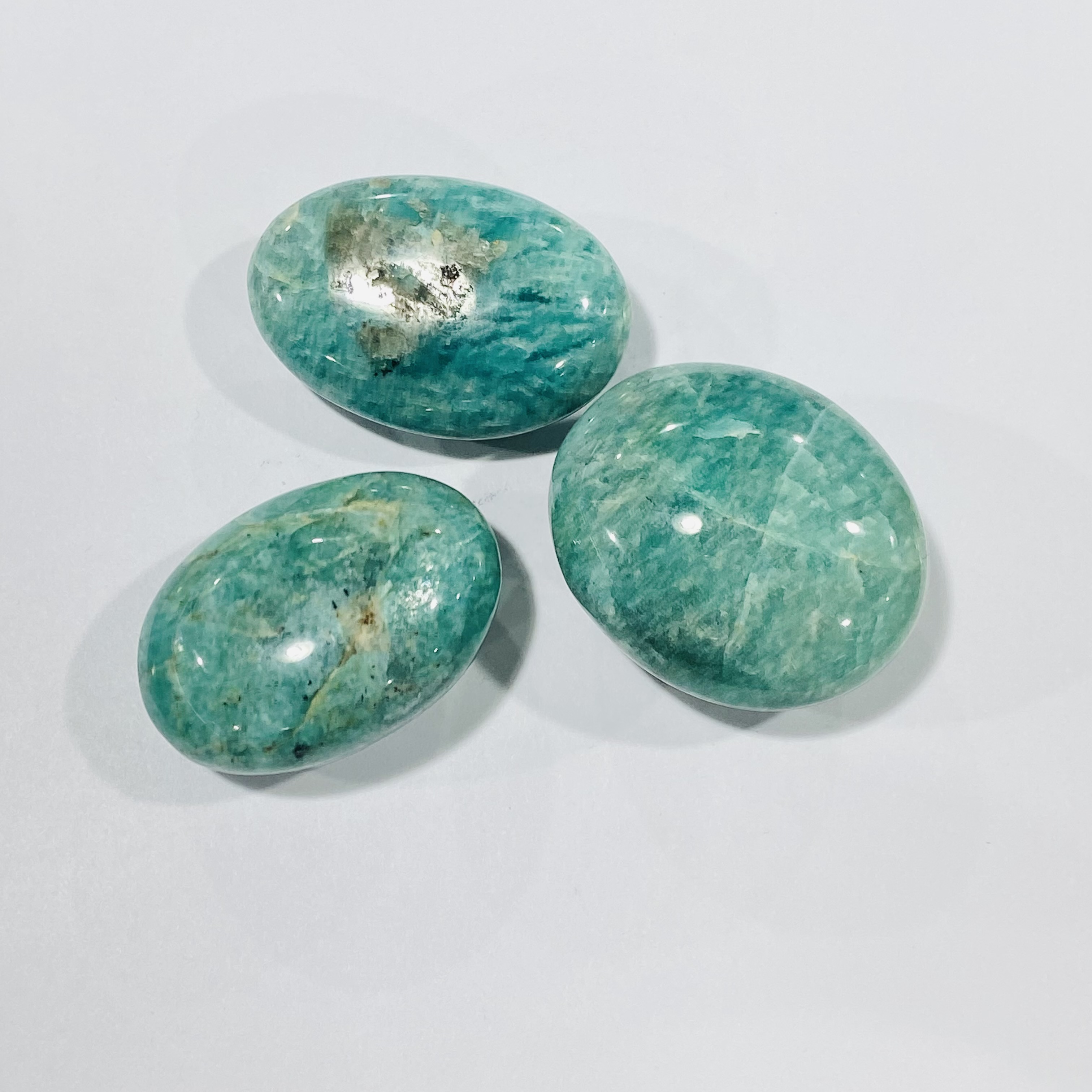 Reiki gemstones and crystals natural hot sale polishing amazonite crystal healing palm stones