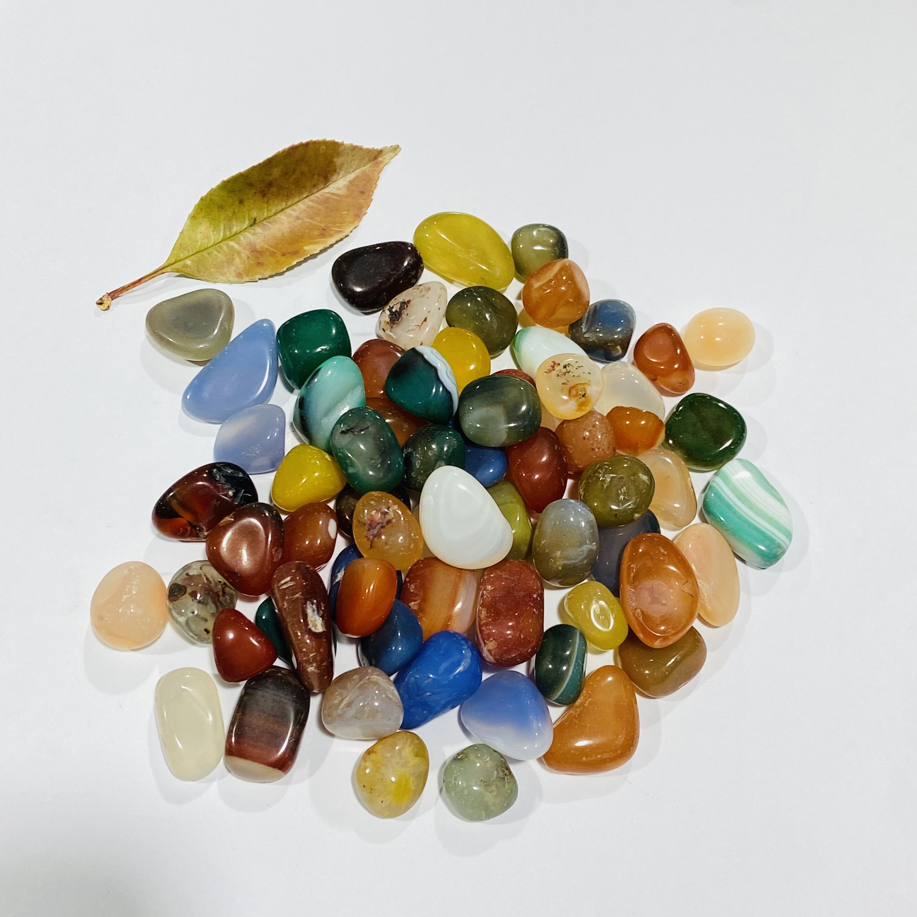 Best Quality Natural crystals healing stones colourful agate Tumbled healing crystal stone for decoration and gifts