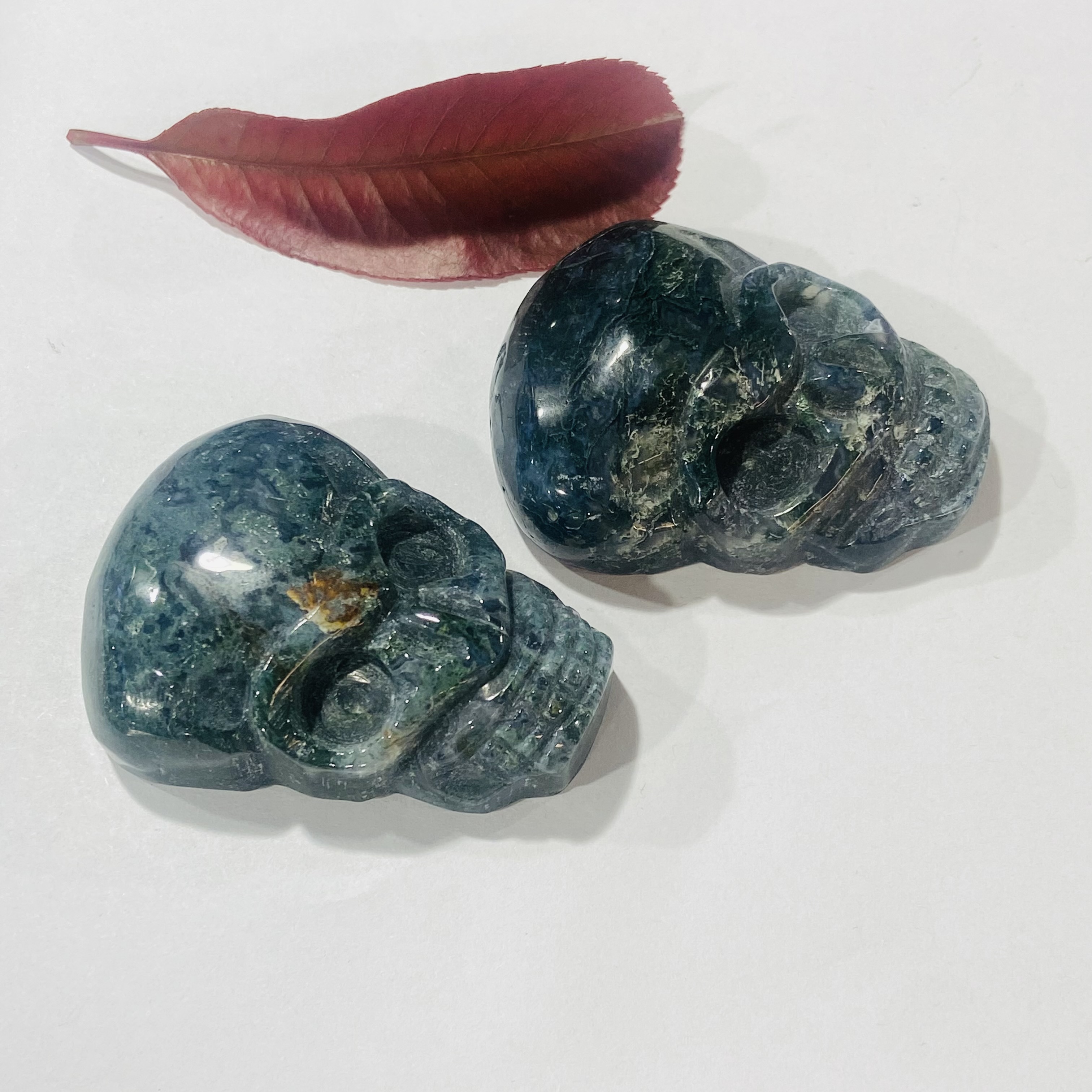 wholesale natural Quartz Crystal moss agate stone crystals skulls healing stone for decoration and gifts