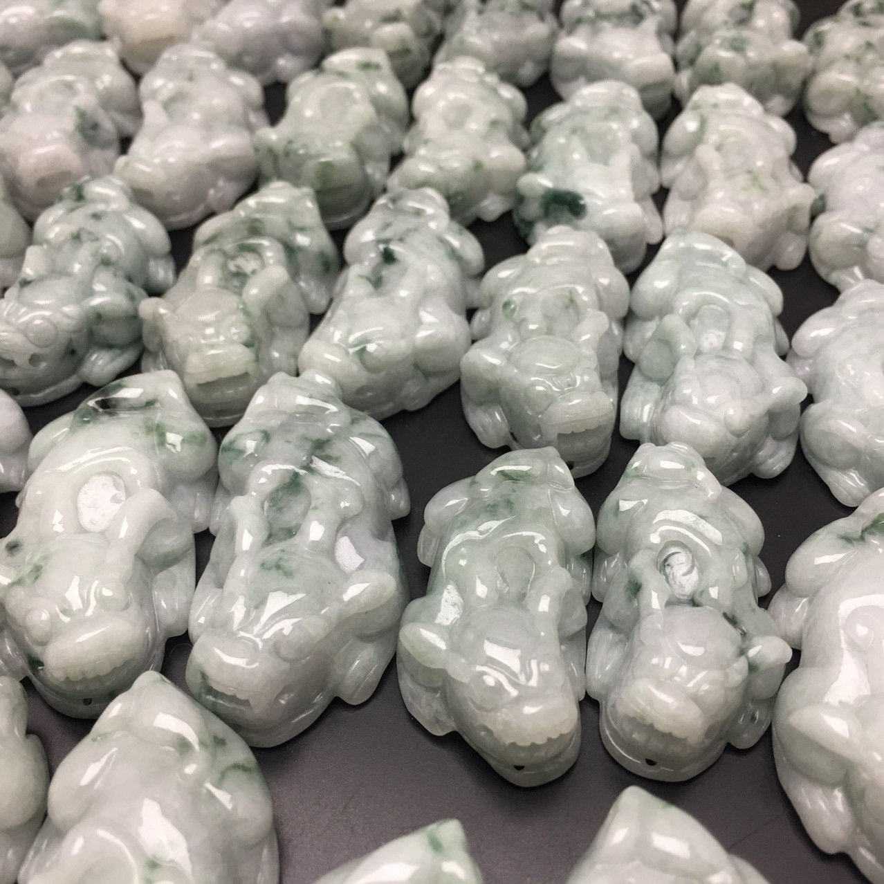 Customized craved jade Pi Xiu Burma jadeite pendants for collectible